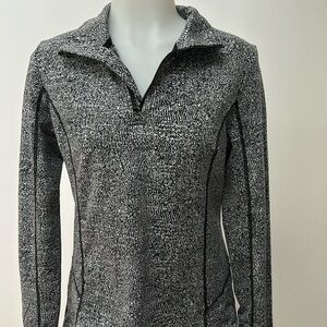 Mondetta black and white 1/4 zip with thumb holes